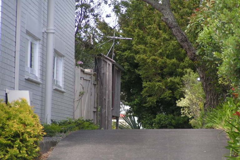 Photo of property in 2/21 Hauraki Road, Hauraki, Auckland, 0622