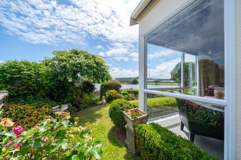 Photo of property in 4 Lakeside Villas, Whitby, Porirua, 5024