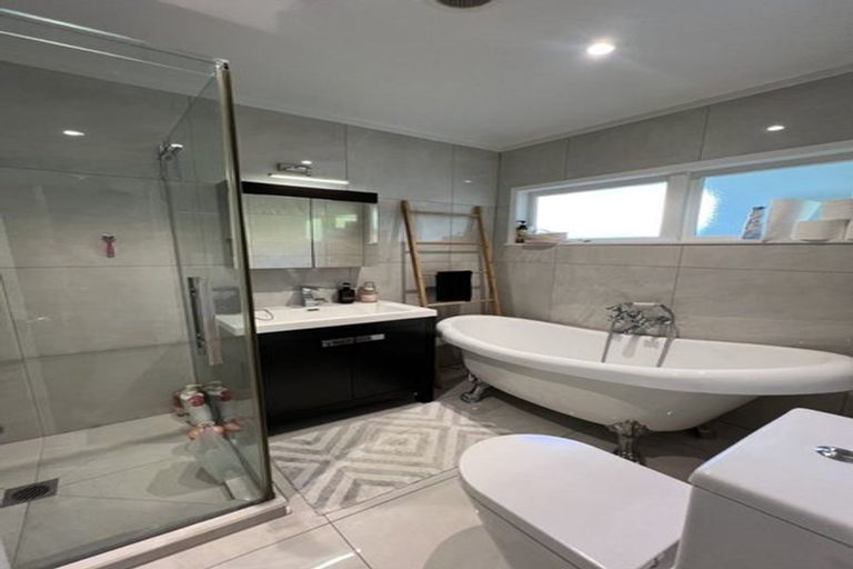 Photo of property in 1/44 Deuxberry Avenue, Northcote, Auckland, 0627