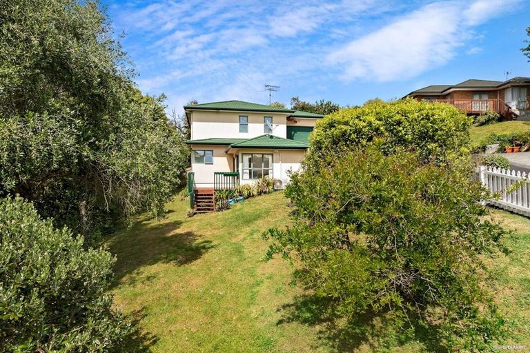 Photo of property in 15 Ryehill Close, New Lynn, Auckland, 0600