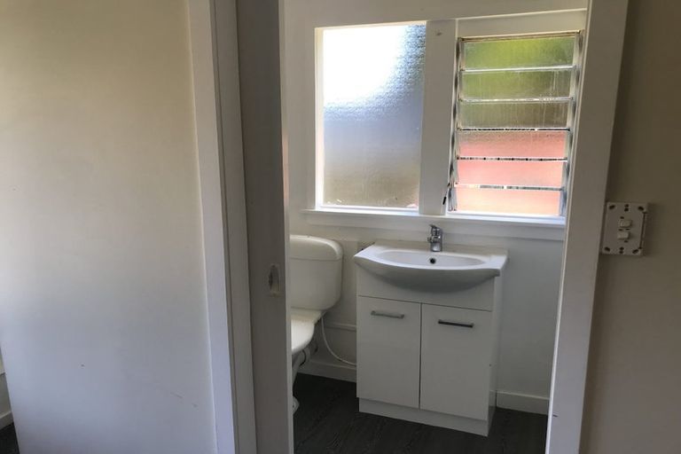 Photo of property in 3 Lancelot Road, Orewa, 0931