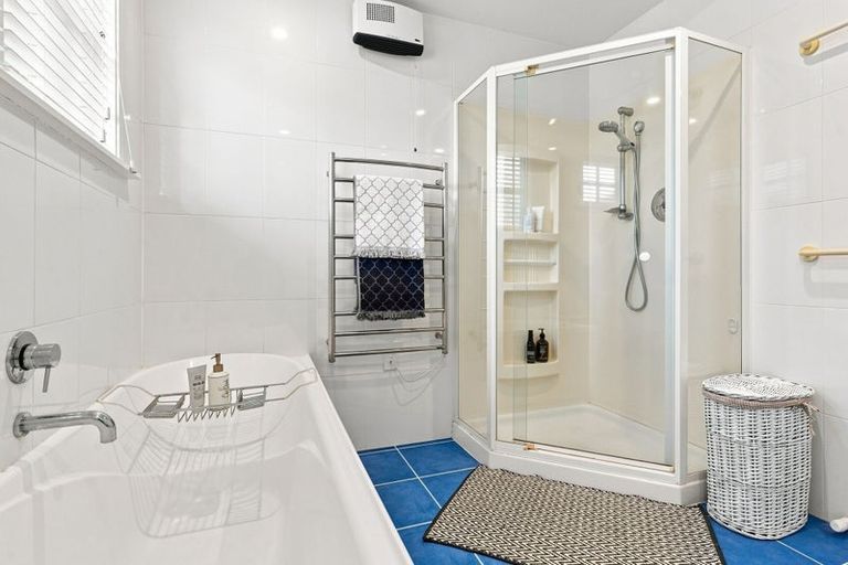 Photo of property in 199 Chelsea View Drive, Chatswood, Auckland, 0626