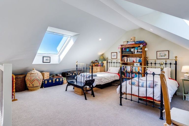 Photo of property in 18 Lucknow Terrace, Hospital Hill, Napier, 4110