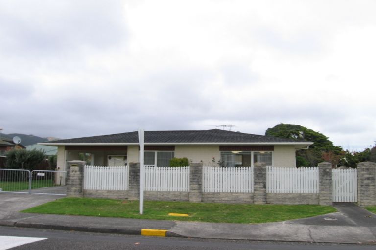 Photo of property in 28 Oriwa Street, Waikanae, 5036
