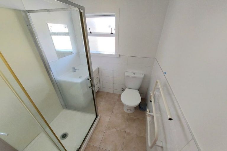 Photo of property in 1/27 Exmouth Road, Northcote, Auckland, 0627
