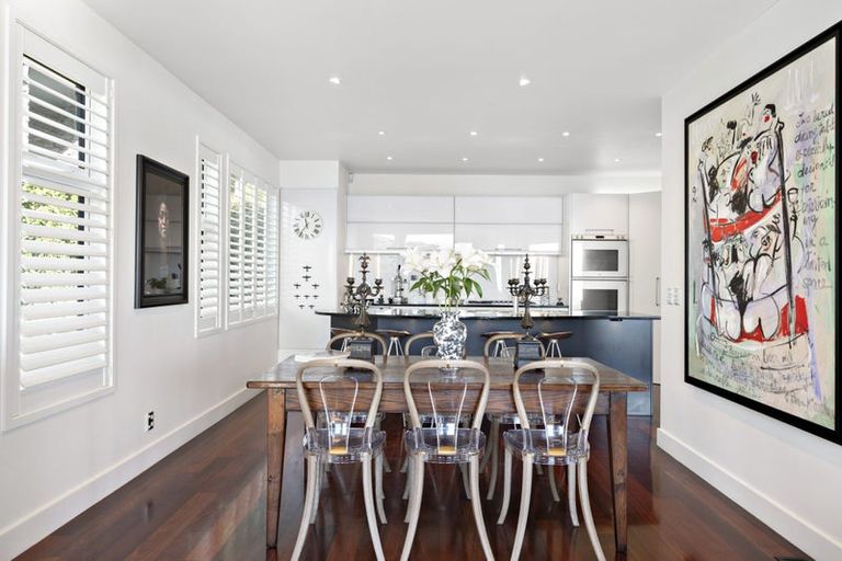 Photo of property in 5 Bayview Terrace, Oriental Bay, Wellington, 6011