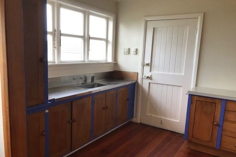 Photo of property in 160 The Ridgeway, Mornington, Wellington, 6021