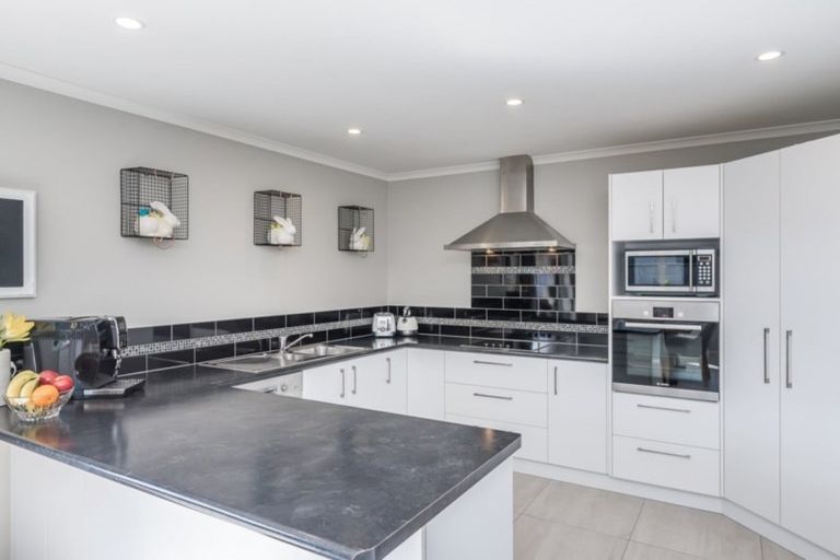 Photo of property in 5 Pearson Place, Paraparaumu, 5032