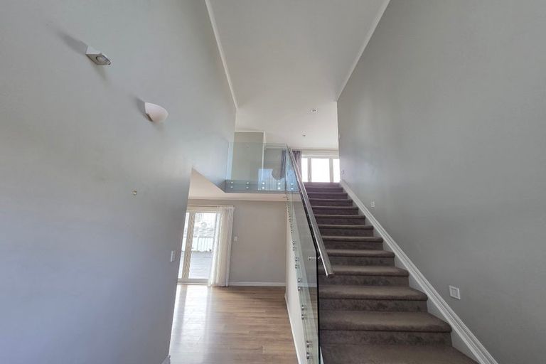 Photo of property in 6b Marina View Drive, West Harbour, Auckland, 0618