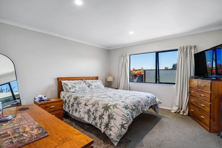 Photo of property in 32 Somerset Crescent, Highbury, Palmerston North, 4412