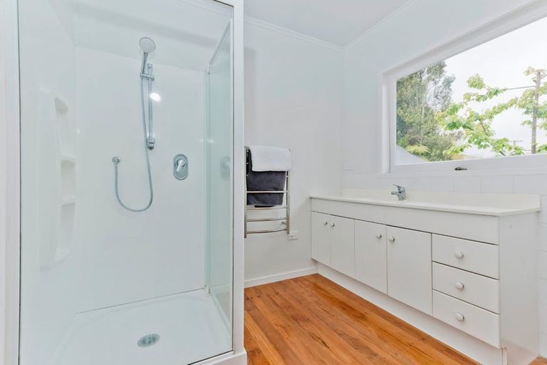 Photo of property in 51 Cambridge Road, Riverhead, 0820