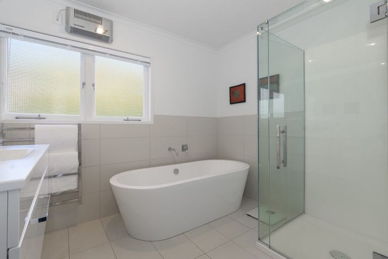 Photo of property in 32 Hinewa Road, Otumoetai, Tauranga, 3110