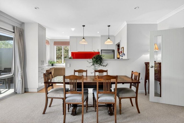 Photo of property in 10 Fairway Drive, Martinborough, 5711