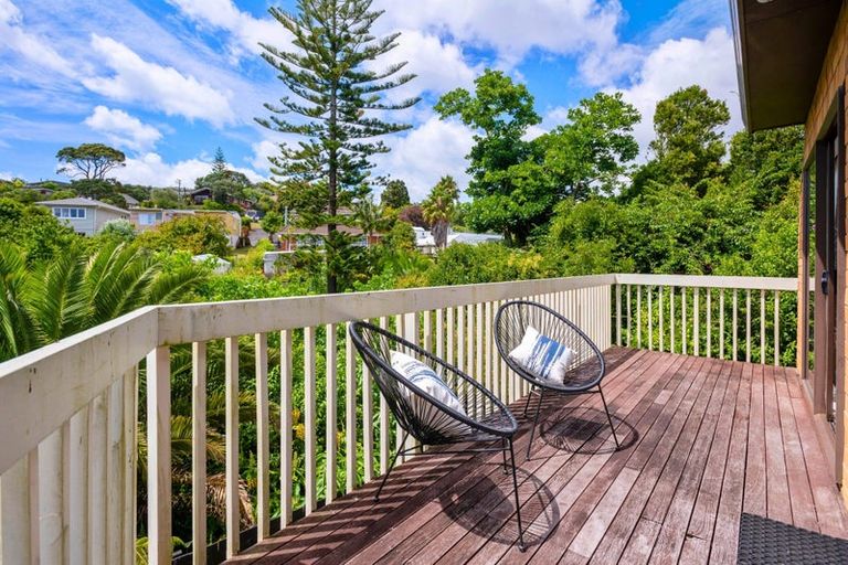 Photo of property in 10c Matipo Road, Mairangi Bay, Auckland, 0630
