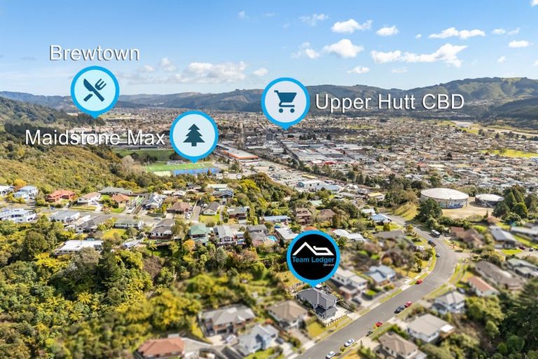 Photo of property in 32 King Charles Drive, Kingsley Heights, Upper Hutt, 5018