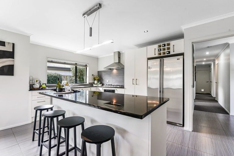 Photo of property in 16 Twin Willow Close, Cambridge, 3434