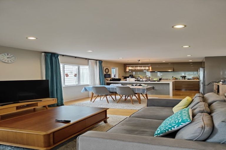 Photo of property in 90 Oakway Drive, Schnapper Rock, Auckland, 0632