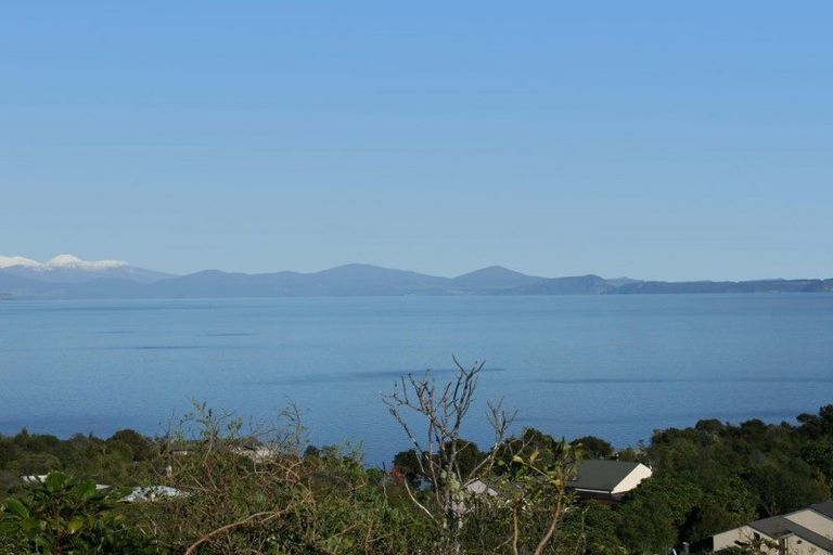Photo of property in 33 Whakamoenga Point, Acacia Bay, Taupo, 3385