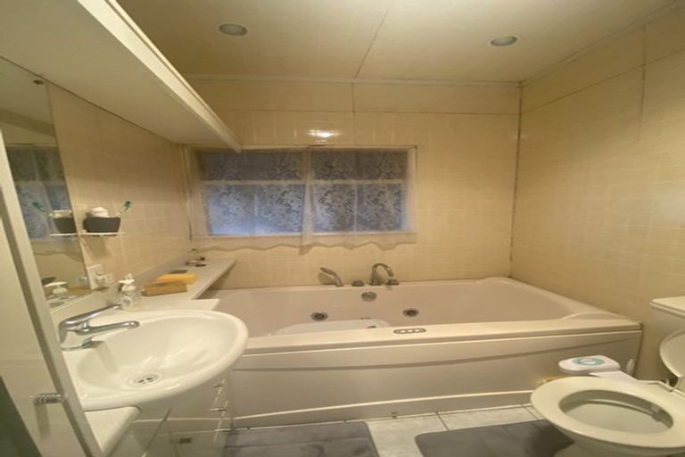 Photo of property in 104 Kenderdine Road, Papatoetoe, Auckland, 2025