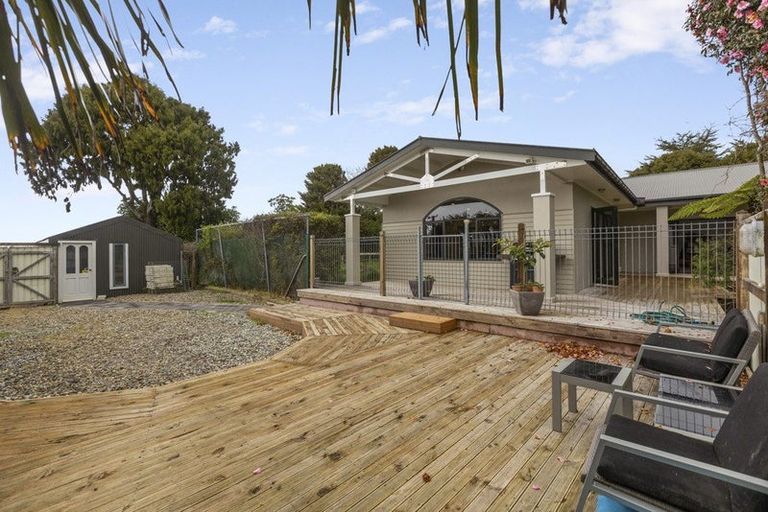 Photo of property in 300 Awai Road, Tarurutangi, New Plymouth, 4372