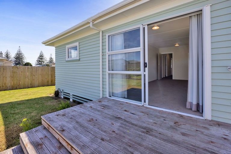 Photo of property in 133 Broadway, Waitara, 4320
