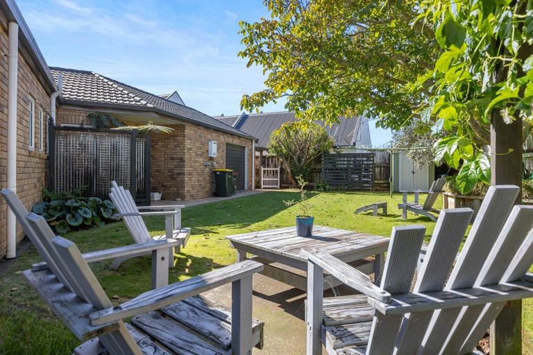 Photo of property in 9 Taylor Place, Merrilands, New Plymouth, 4312