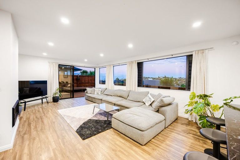 Photo of property in 12 Shelby Place, Long Bay, Auckland, 0630