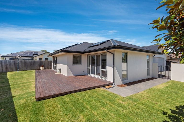 Photo of property in 30 Holiday Drive, Mairehau, Christchurch, 8052