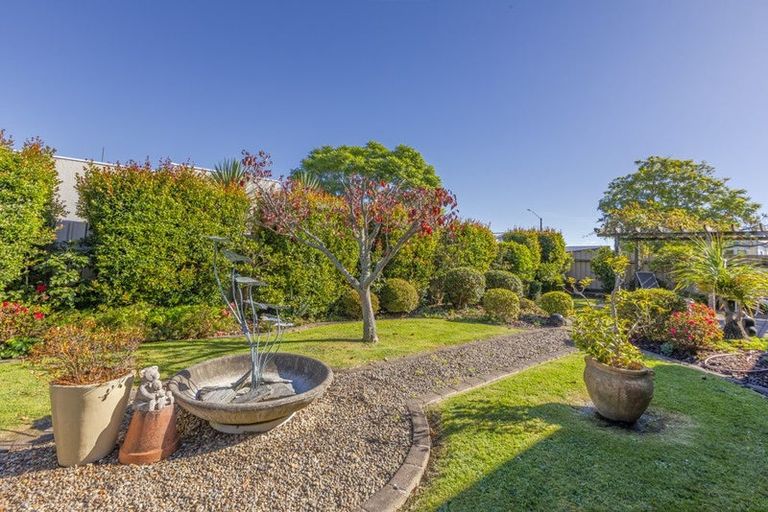 Photo of property in 2 Bucksburn Place, Greenmeadows, Napier, 4112