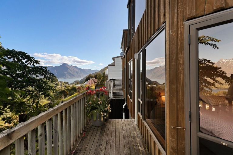 Photo of property in 138a Wynyard Crescent, Fernhill, Queenstown, 9300