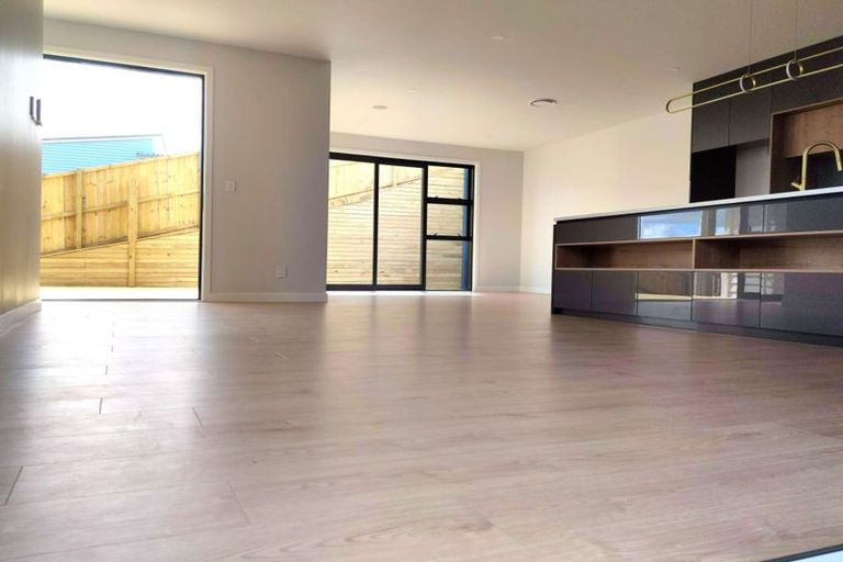 Photo of property in 17 Manawanui Way, Orewa, 0931