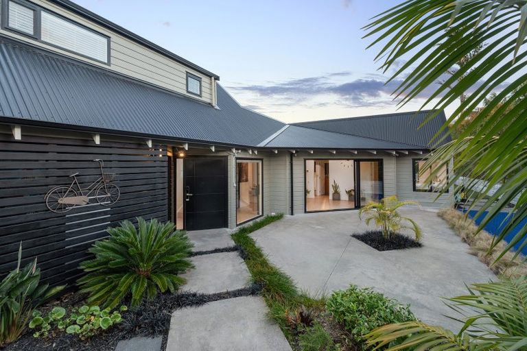 Photo of property in 9 Quebec Road, Milford, Auckland, 0620
