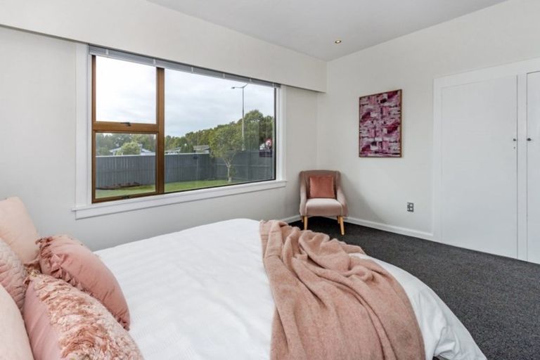 Photo of property in 215 Main North Road, Redwood, Christchurch, 8051