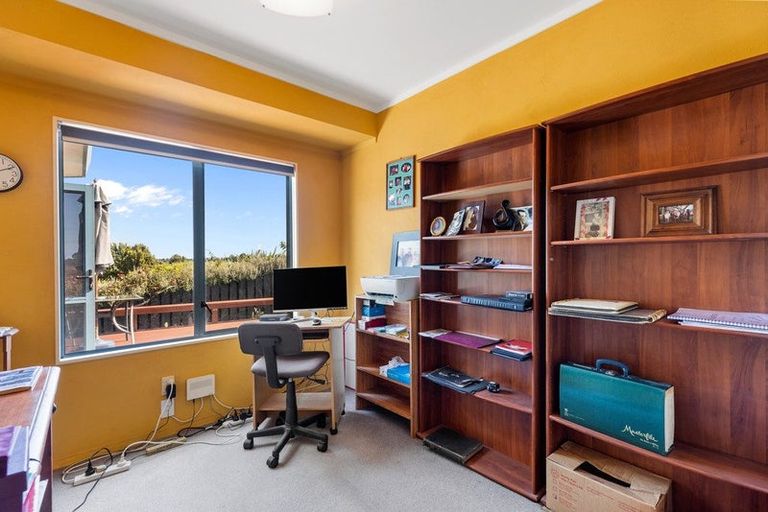 Photo of property in 18 Lorrigan Way, Welcome Bay, Tauranga, 3112