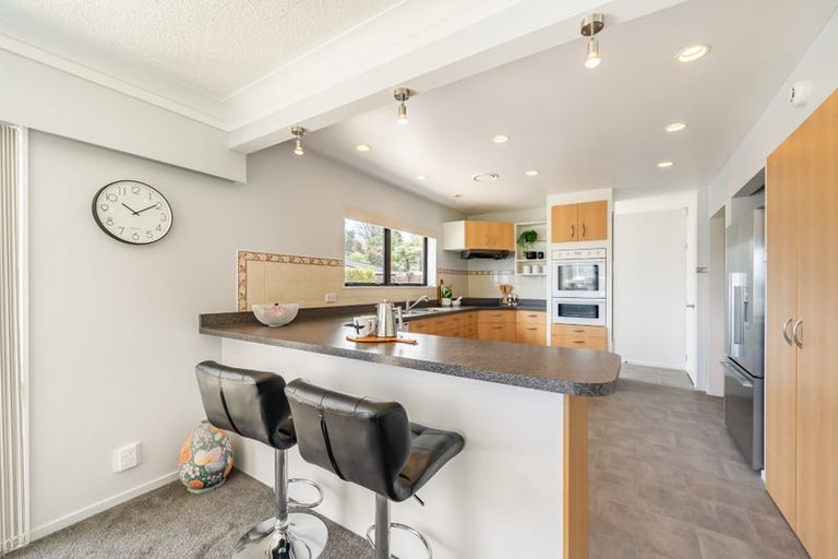 Photo of property in 7 King Charles Drive, Kingsley Heights, Upper Hutt, 5018