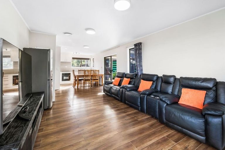 Photo of property in 7 Cushla Place, Massey, Auckland, 0614