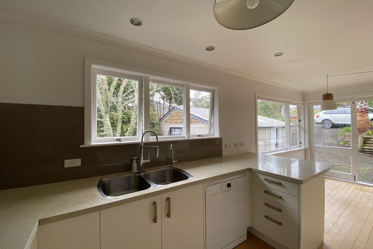 Photo of property in 9 Acacia Road, Torbay, Auckland, 0632