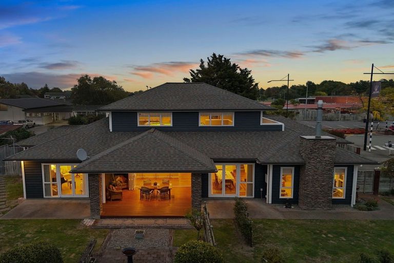 Photo of property in 2 Dixon Street, Carterton, 5713