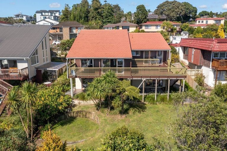 Photo of property in 20 Robin Lane, Browns Bay, Auckland, 0630