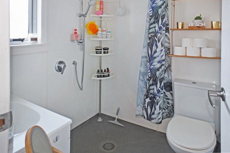 Photo of property in 5 Huia Street, Foxton Beach, Foxton, 4815