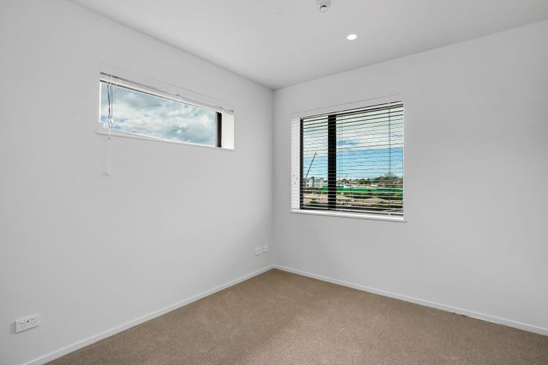 Photo of property in 202/36c Greenslade Crescent, Northcote, Auckland, 0627