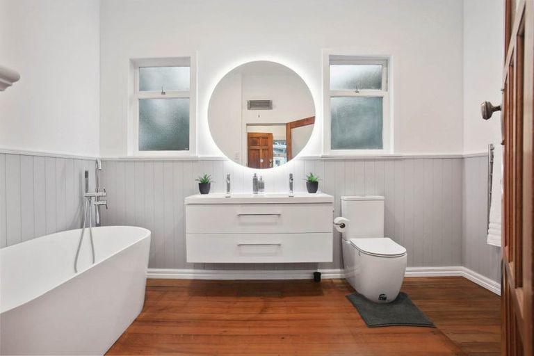 Photo of property in 2/48 Sunnynook Road, Sunnynook, Auckland, 0620