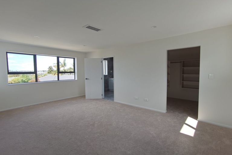 Photo of property in 13a Blue Way, Glendene, Auckland, 0602