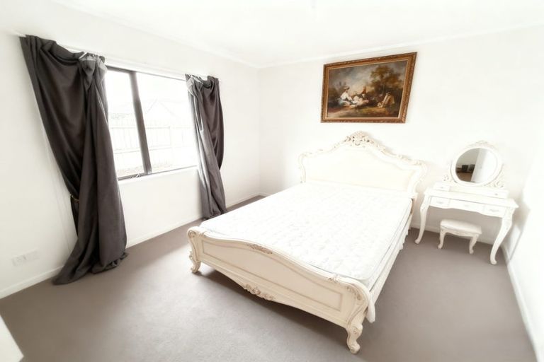 Photo of property in 62 West Fairway, Golflands, Auckland, 2013