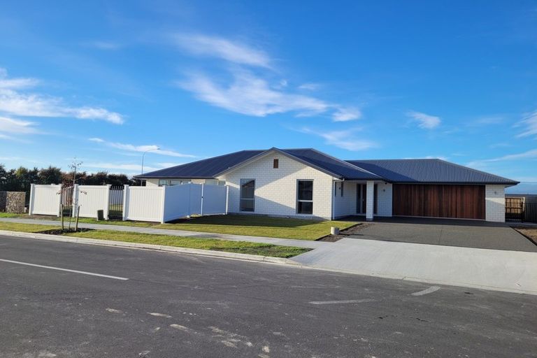 Photo of property in 1 Mccahon Drive, Rangiora, 7400