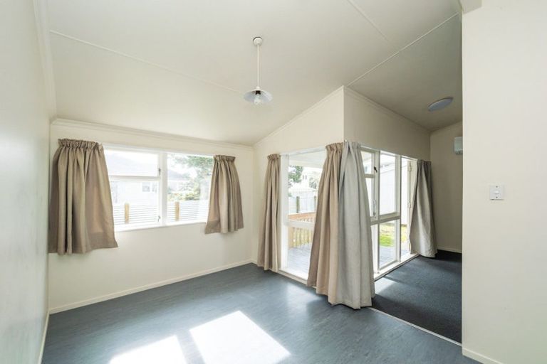 Photo of property in 9 Crewe Crescent, Hokowhitu, Palmerston North, 4410