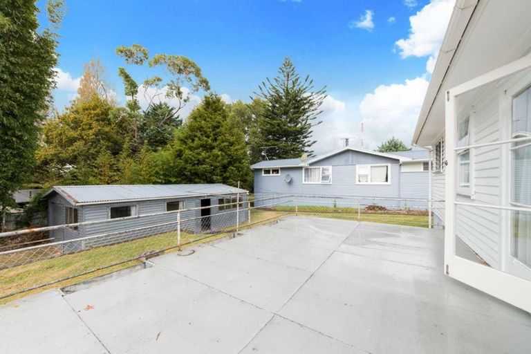 Photo of property in 40 Lowtherhurst Road, Massey, Auckland, 0614