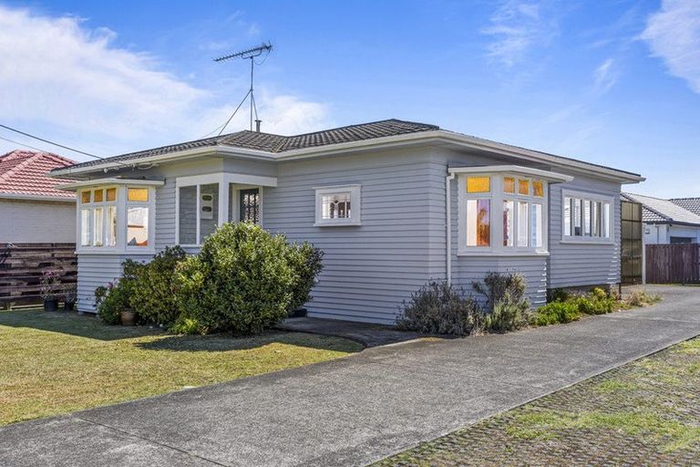 Photo of property in 1/135 Shakespeare Road, Milford, Auckland, 0620