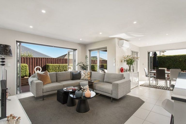 Photo of property in 16 Glen Oaks Drive, Northwood, Christchurch, 8051