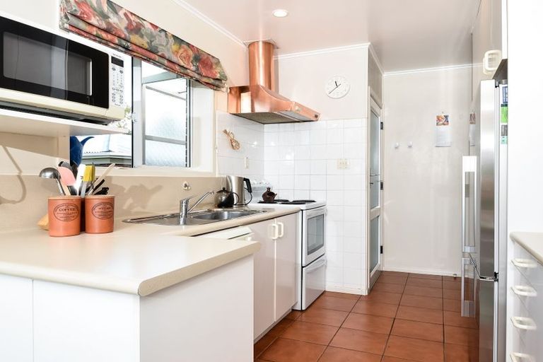 Photo of property in 42 Coniston Avenue, Te Atatu South, Auckland, 0610